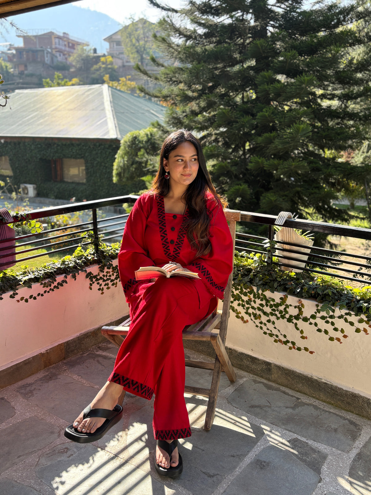 Taana Baana — Red